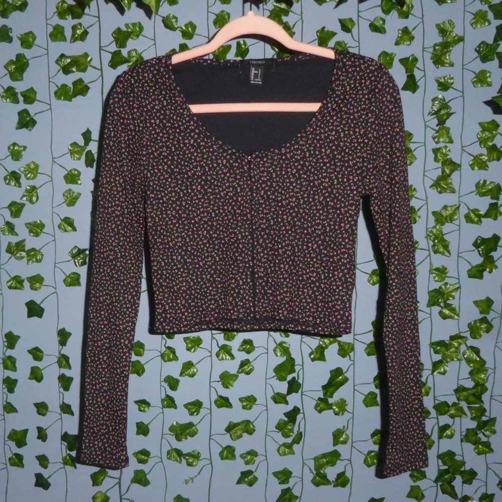 💌 3/$10 | NWOT | F21 floral long sleeve crop top | L